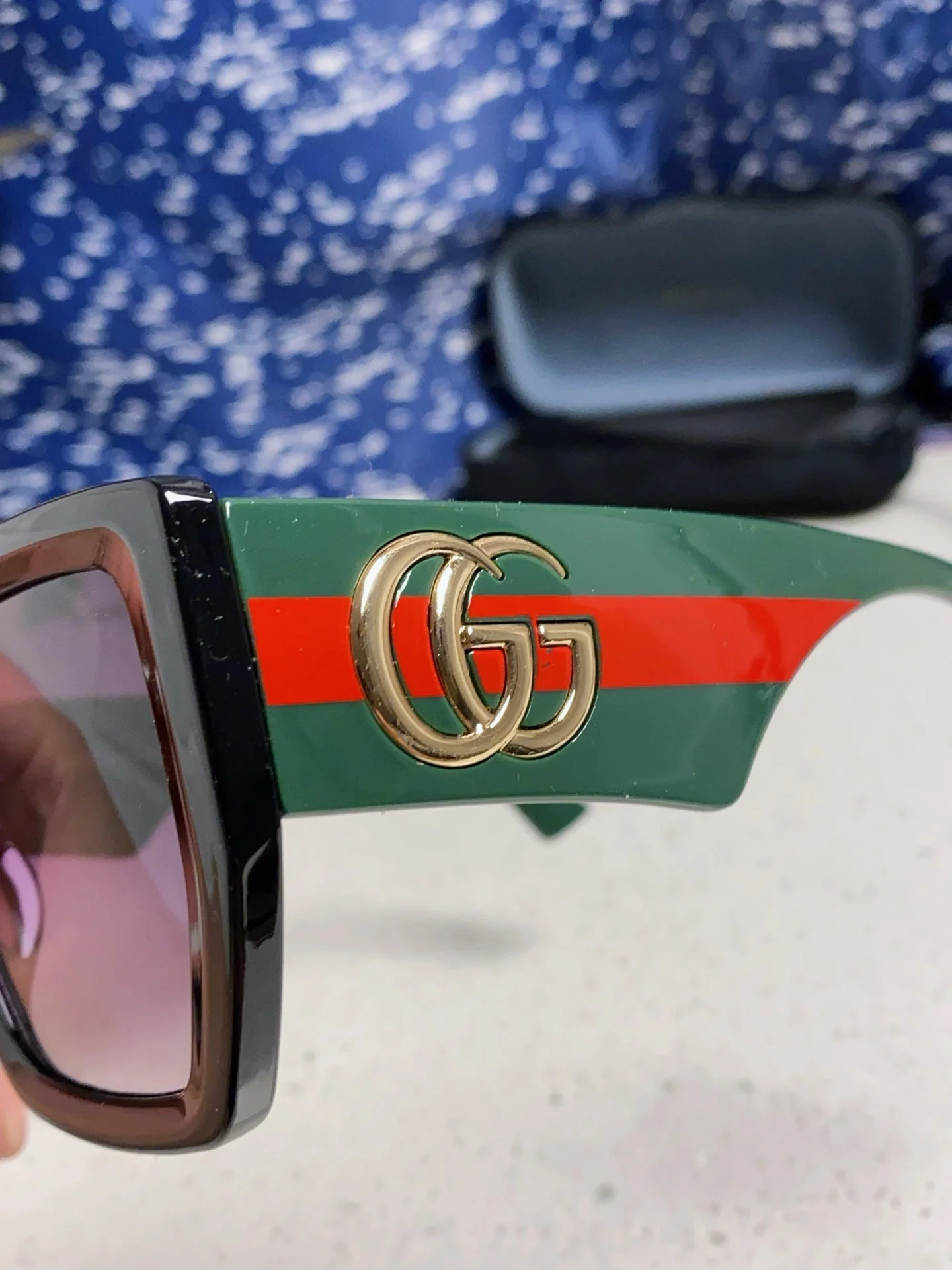 SQUARE FRAME SUNGLASSES 573303 IN ACETATE EMBOSSED LOGO