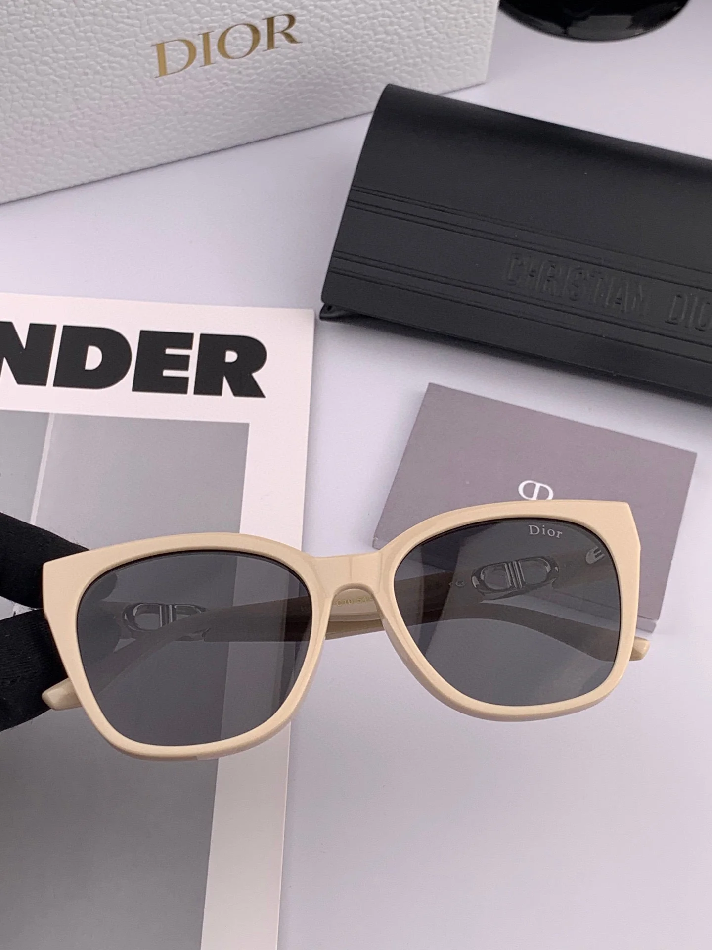 MONTAIGNE SUNGLASS CD67711 IN ACETATE