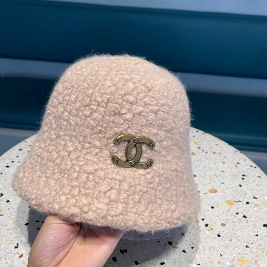BUCKET HAT IN LIGHT PINK LAMB FUR 422034