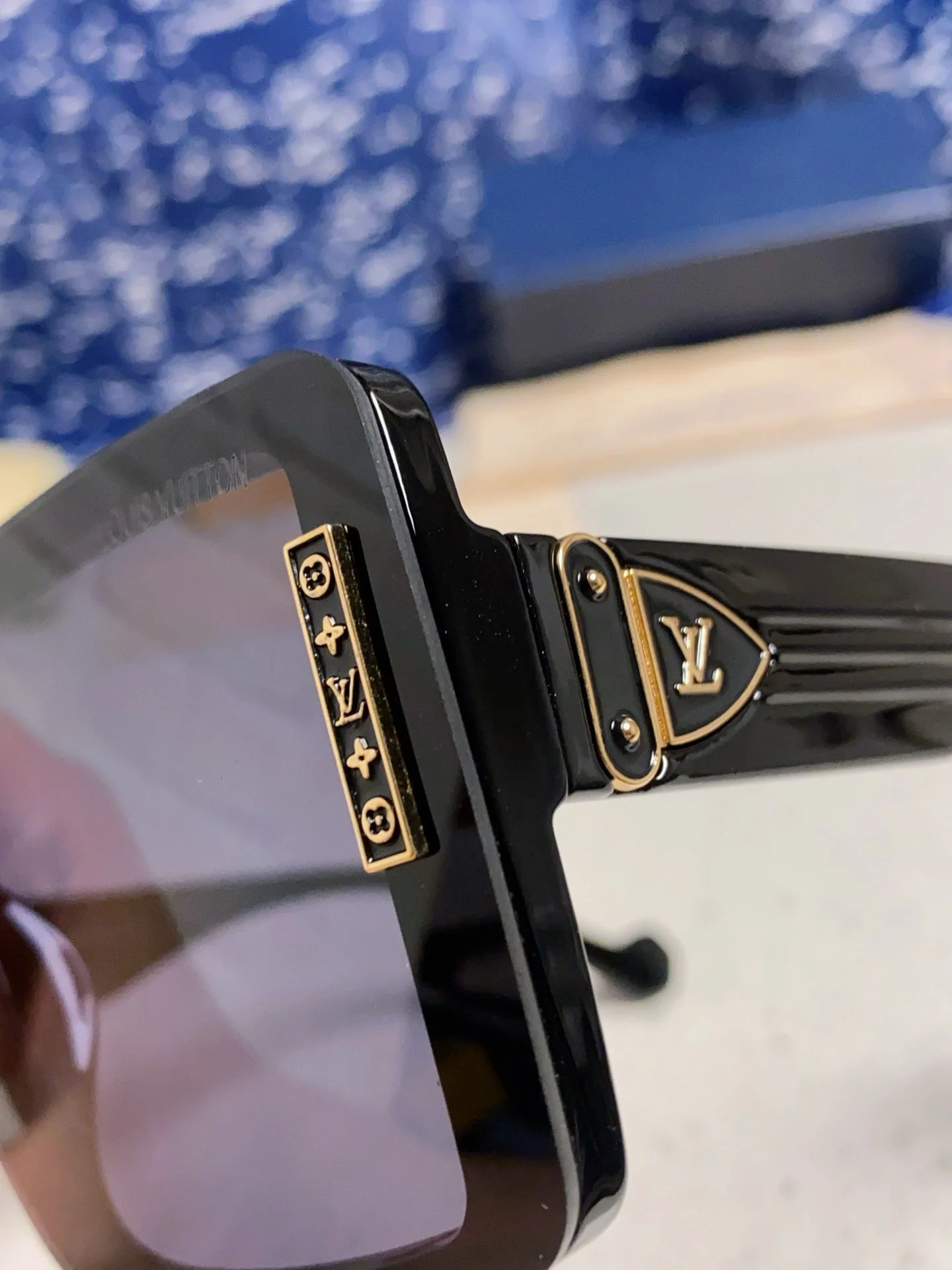 SQUARE SUNGLASSES 571657 IN BLACK ACETATE