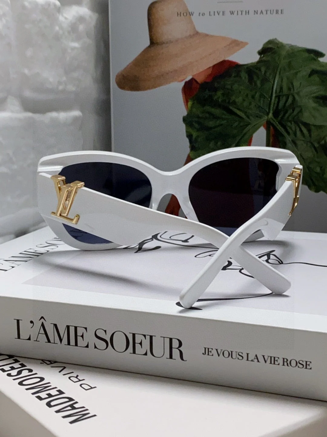 ICON CAT EYE SUNGLASSES 570248 IN WHITE ACETATE