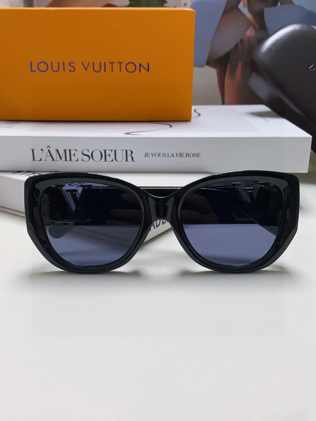 ICON CAT EYE SUNGLASSES 570249 IN BLACK ACETATE