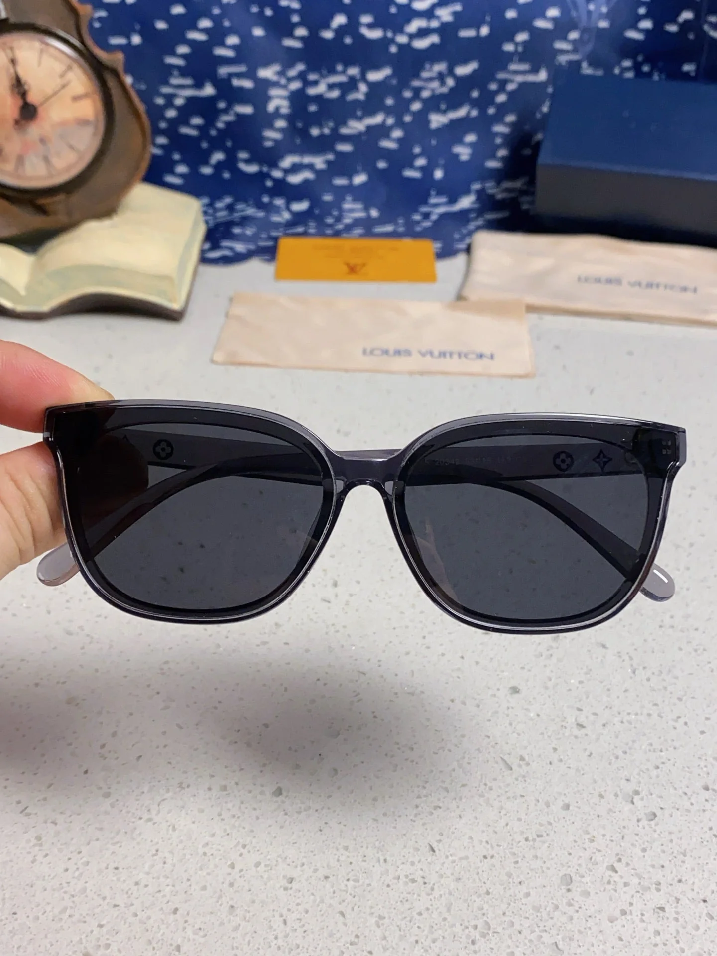 CAT EYE SUNGLASSES 571649 IN GREY CLEAR ACETATE