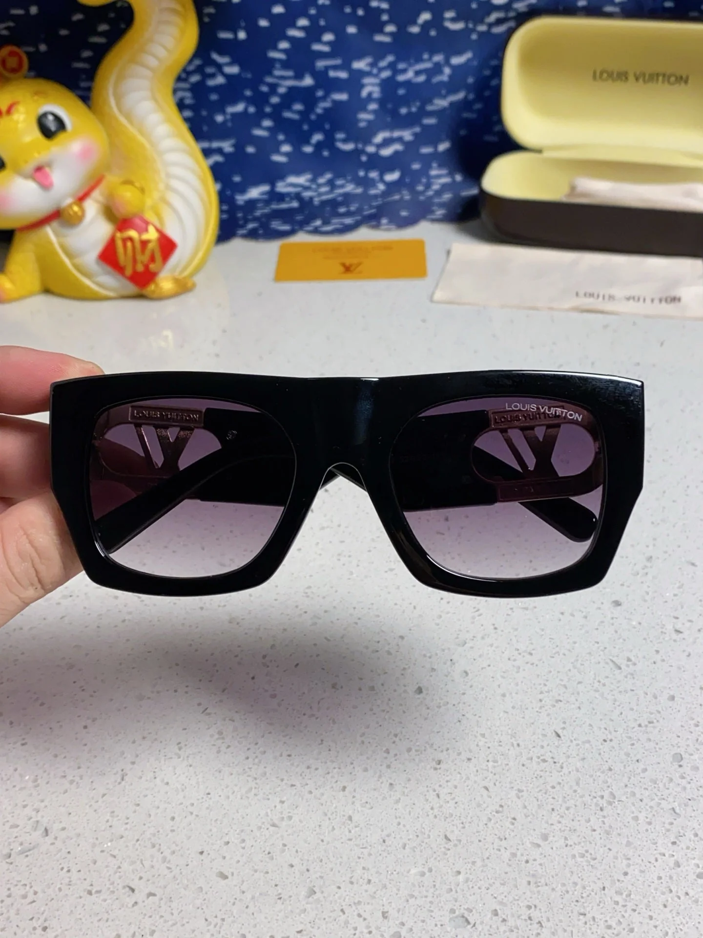 LINK SQUARE SUNGLASSES 570273 IN BLACK ACETATE GREY SMOKE LENS
