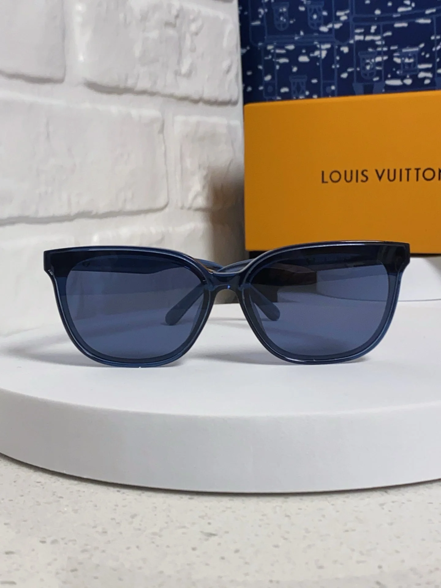 CAT EYE SUNGLASSES 571650 IN BLUE CLEAR ACETATE