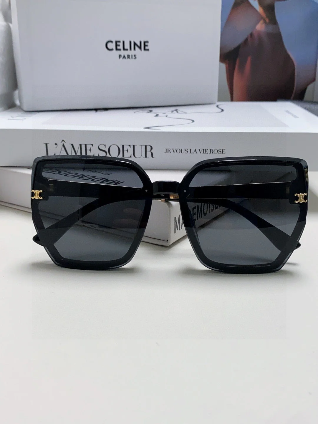 TRIOMPHE SUNGLASS 497831 IN BLACK ACETATE EMBOSSED LOGO