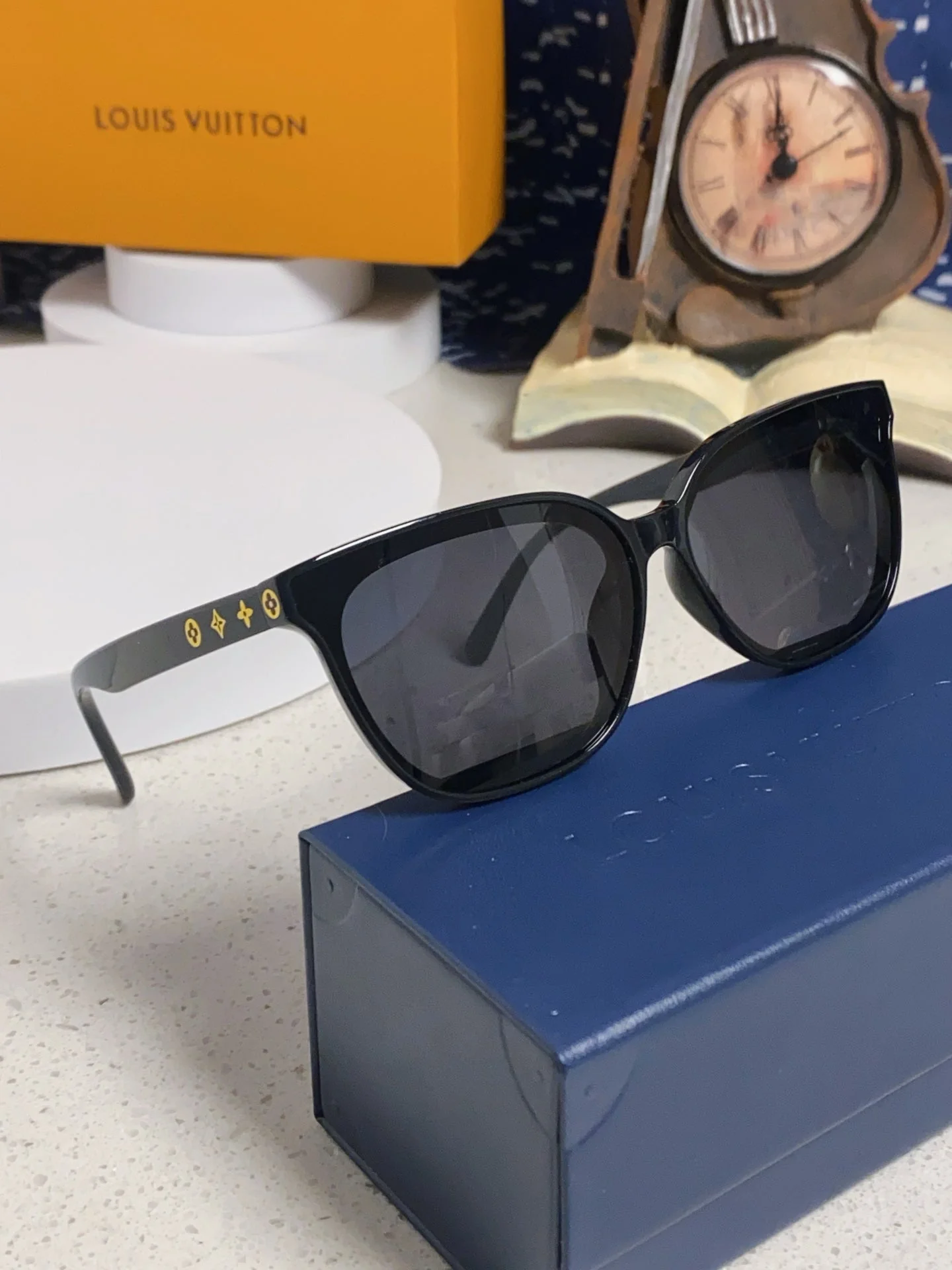 CAT EYE SUNGLASSES 571652 IN BLACK ACETATE