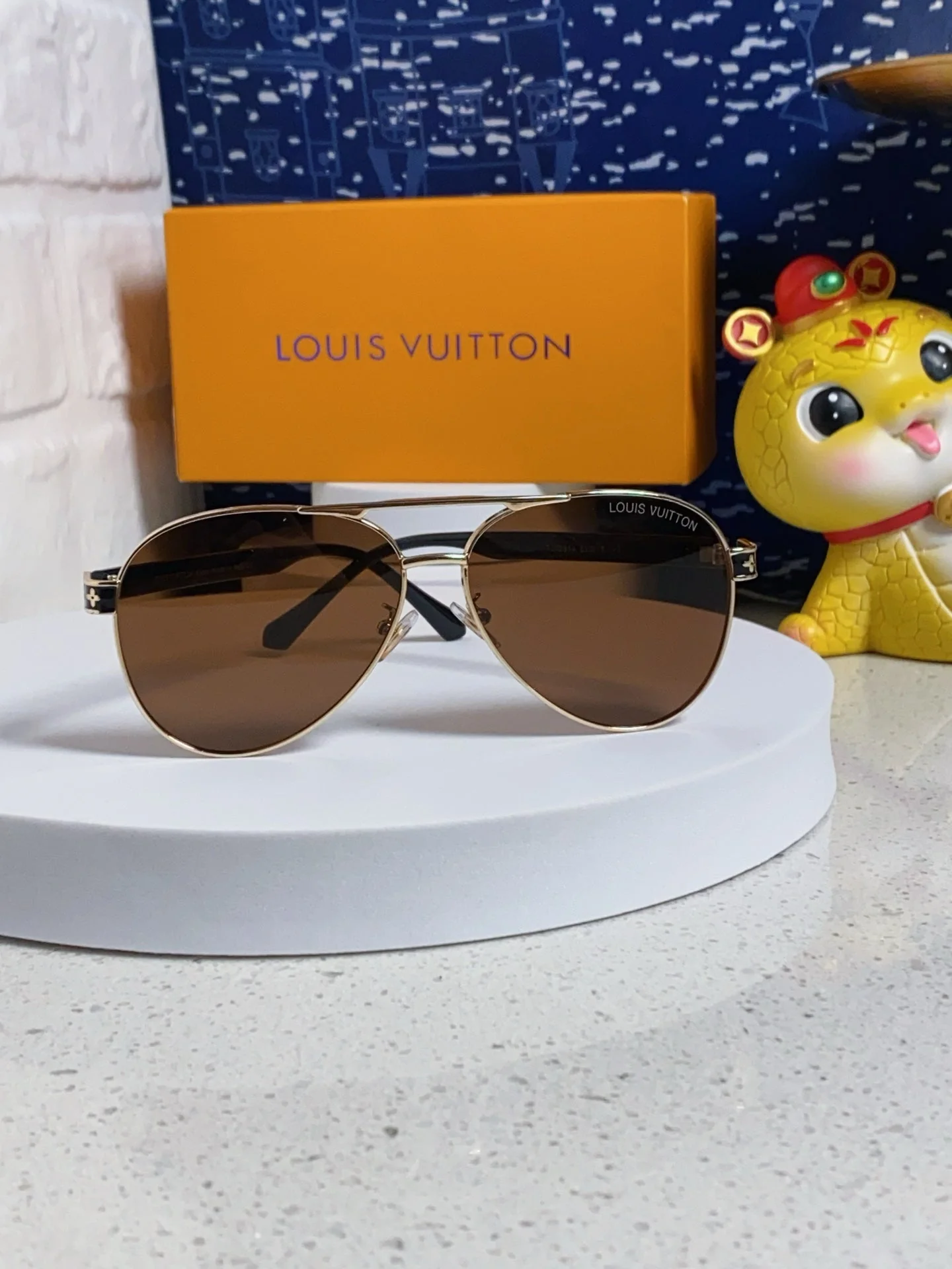 PILOT SUNGLASSES 571634 IN GOLD METAL BROWN LENSES MONOGRAM LOGO