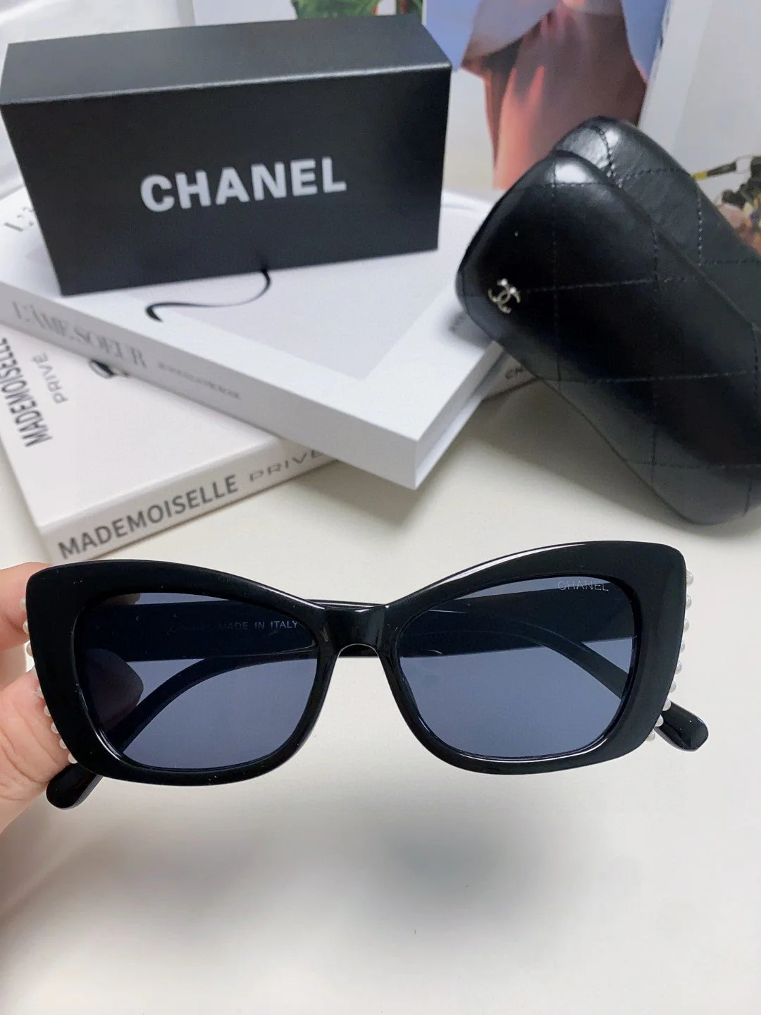 CAT EYE SUNGLASSES 632701 IN BLACK ACETATE EMBOSSED PEARL