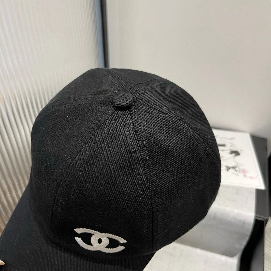BASEBALL HAT IN BLACK WITH WHITE TRIM 673995