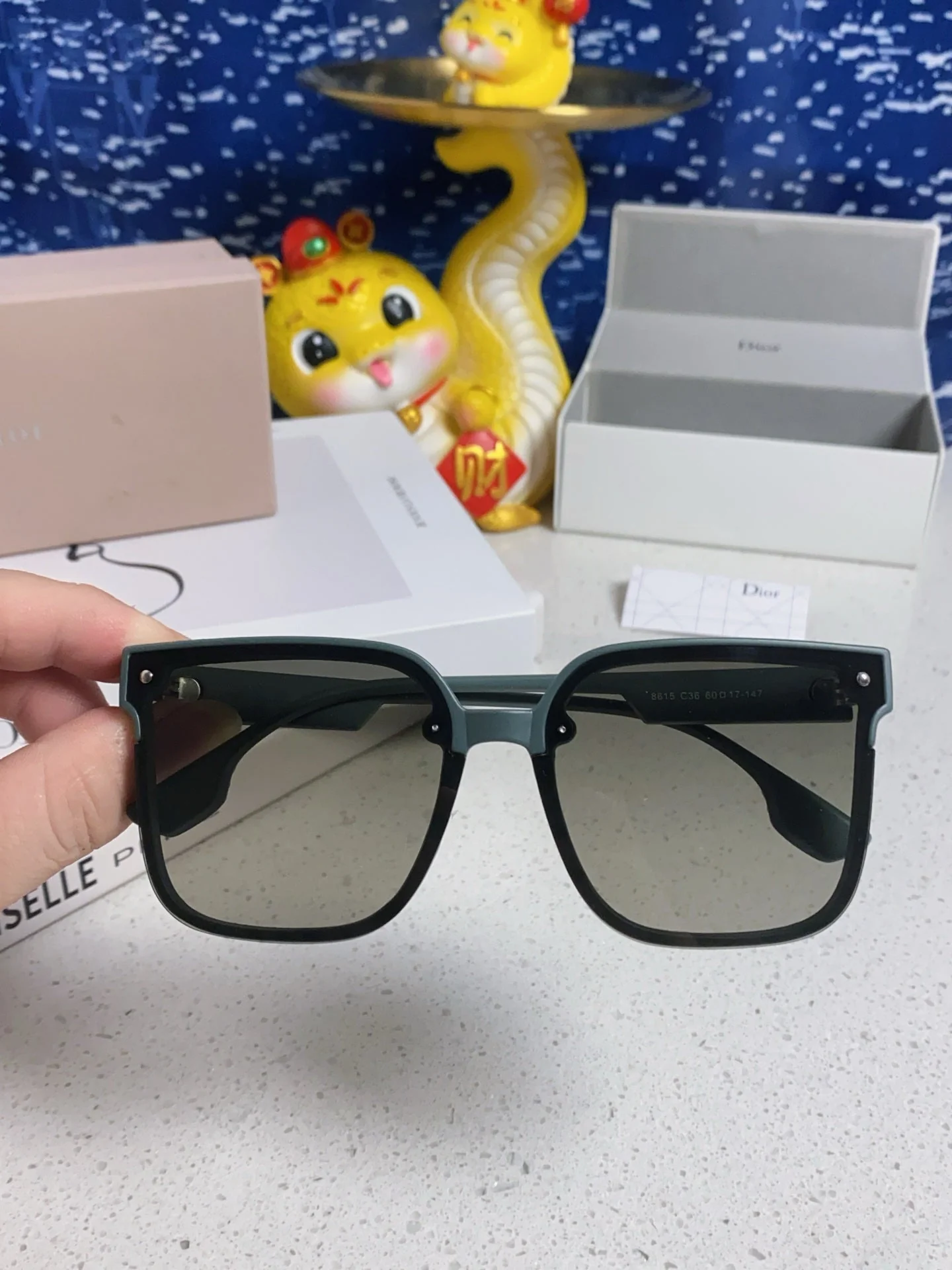 MONTAIGNE SUNGLASS 560860 IN TAN GREEN ACETATE