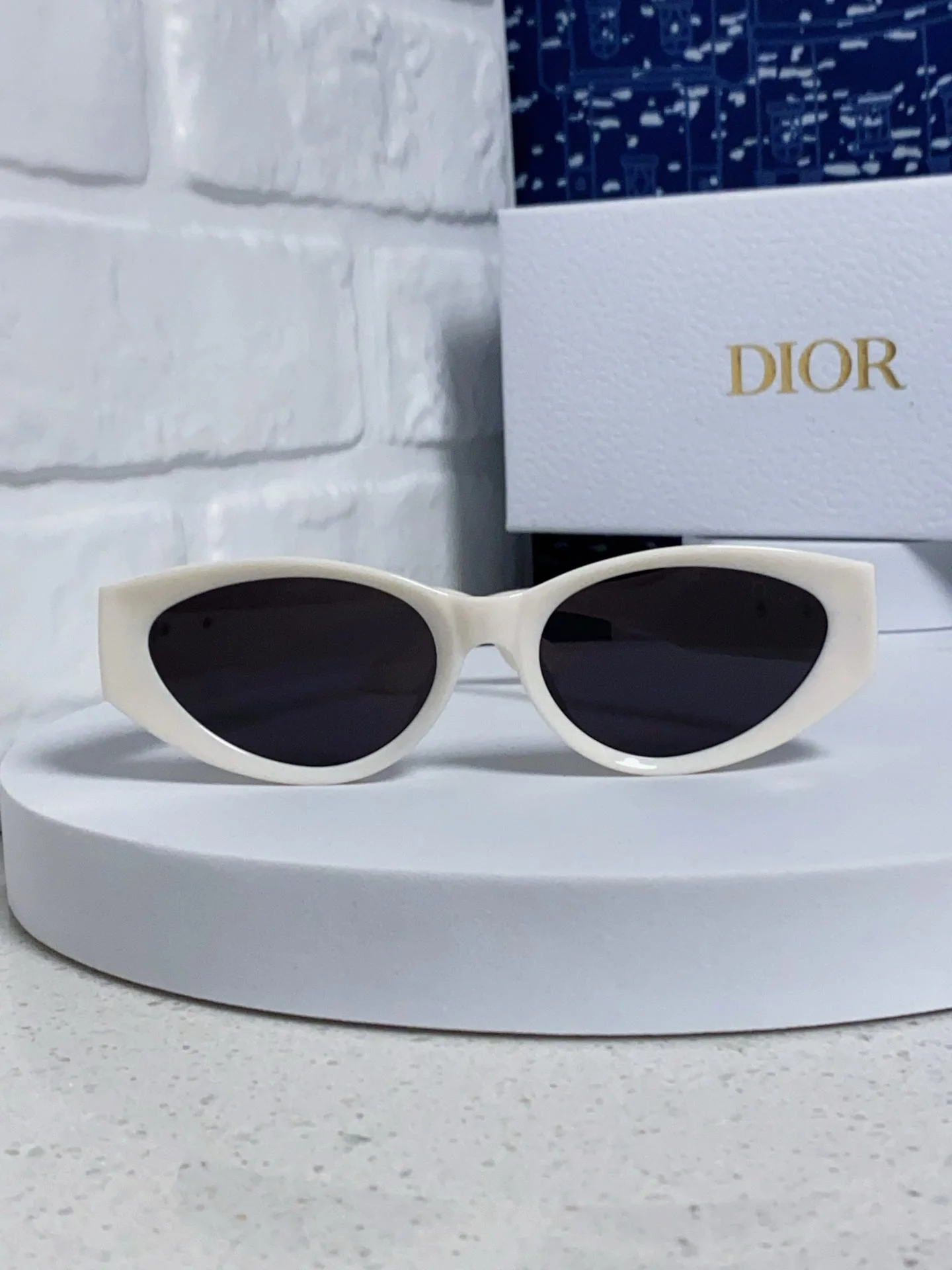 MONTAIGNE SUNGLASS 578113 IN OFF WHITE ACETATE