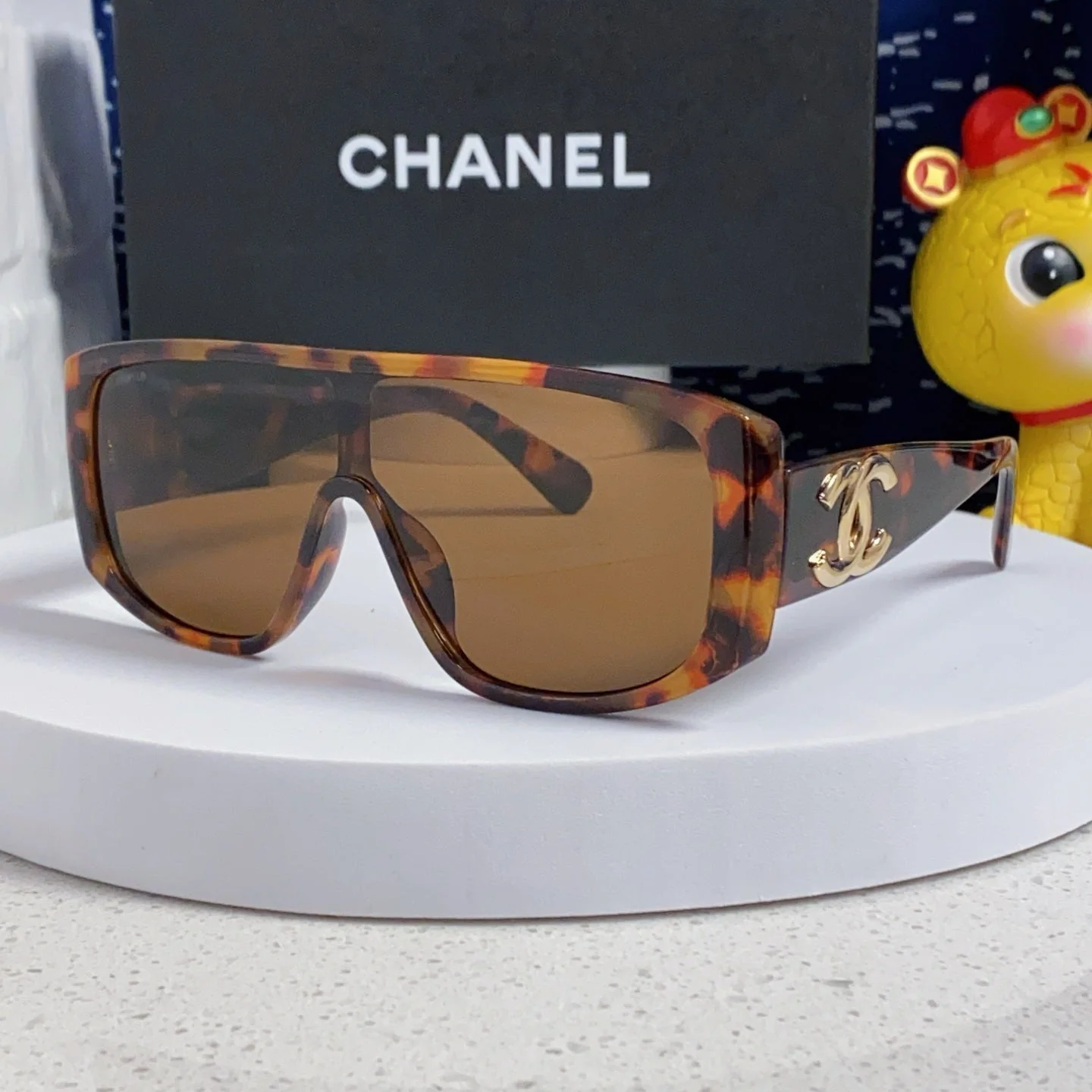 SQUARE SUNGLASSES CH5495 IN HAVANA ACETATE BROWN LENSES