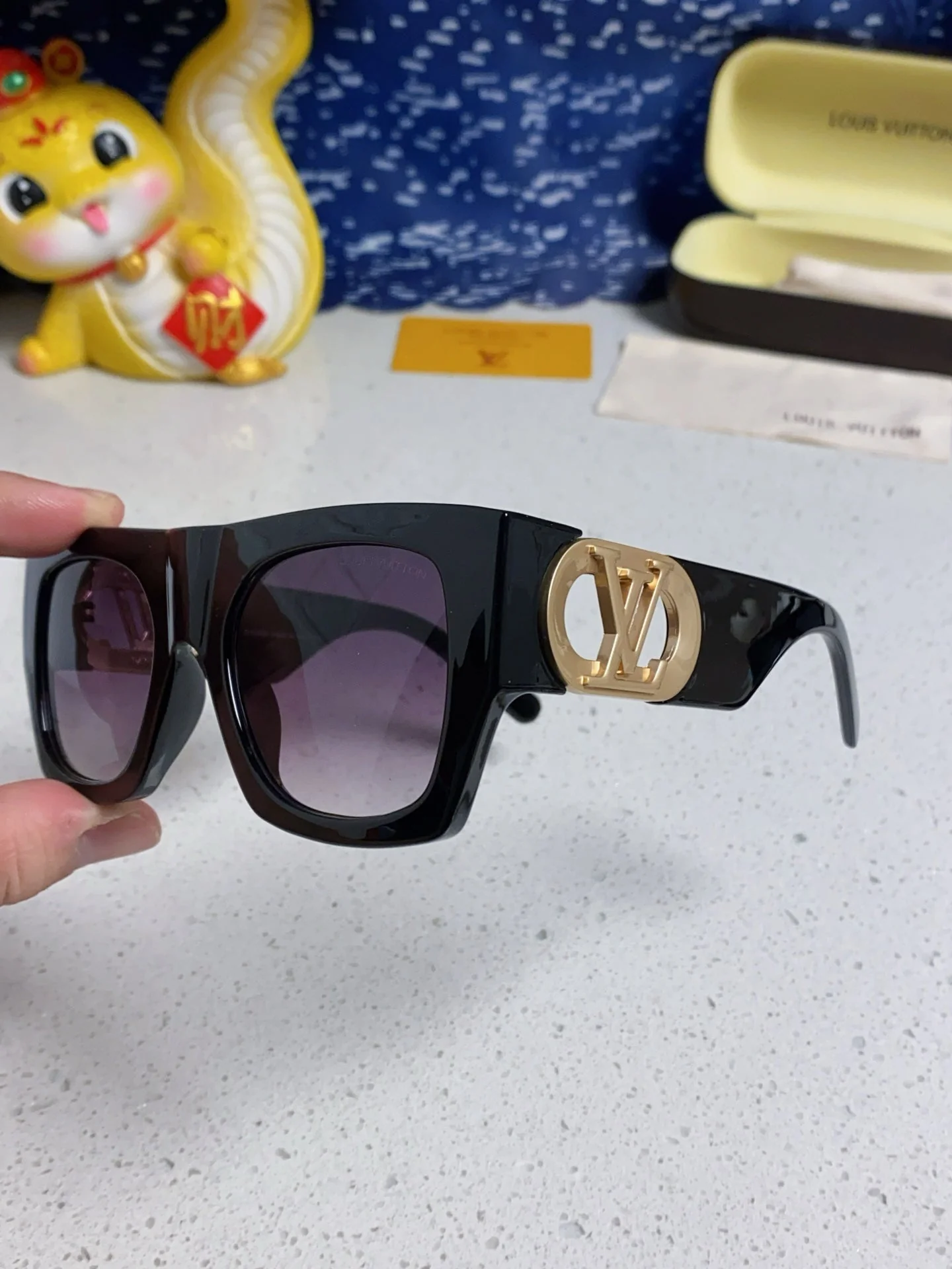 LINK SQUARE SUNGLASSES 570273 IN BLACK ACETATE GREY SMOKE LENS