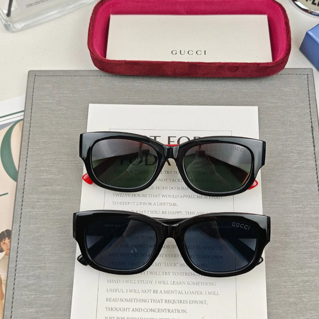 EMBOSSED LOGO OVAL FRAME SUNGLASSES 69100 IN ACETATE