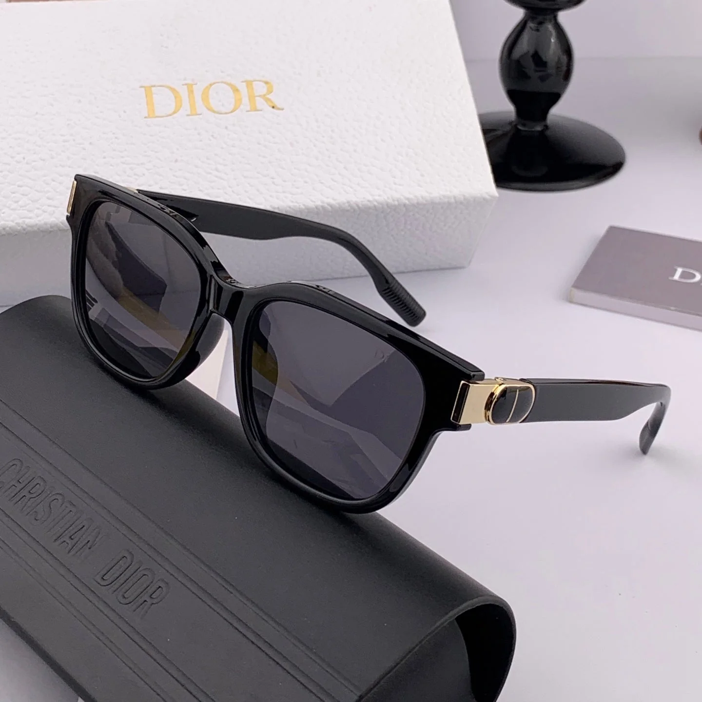 MONTAIGNE SUNGLASS CD6113 IN ACETATE