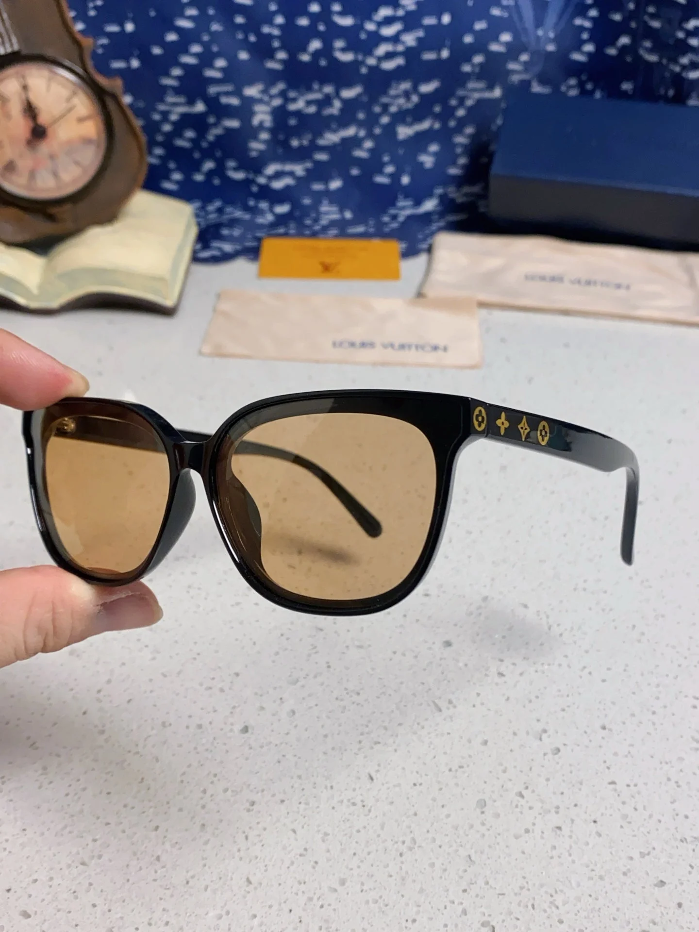 CAT EYE SUNGLASSES 571646 IN BLACK ACETATE LIGHT BROWN LENS