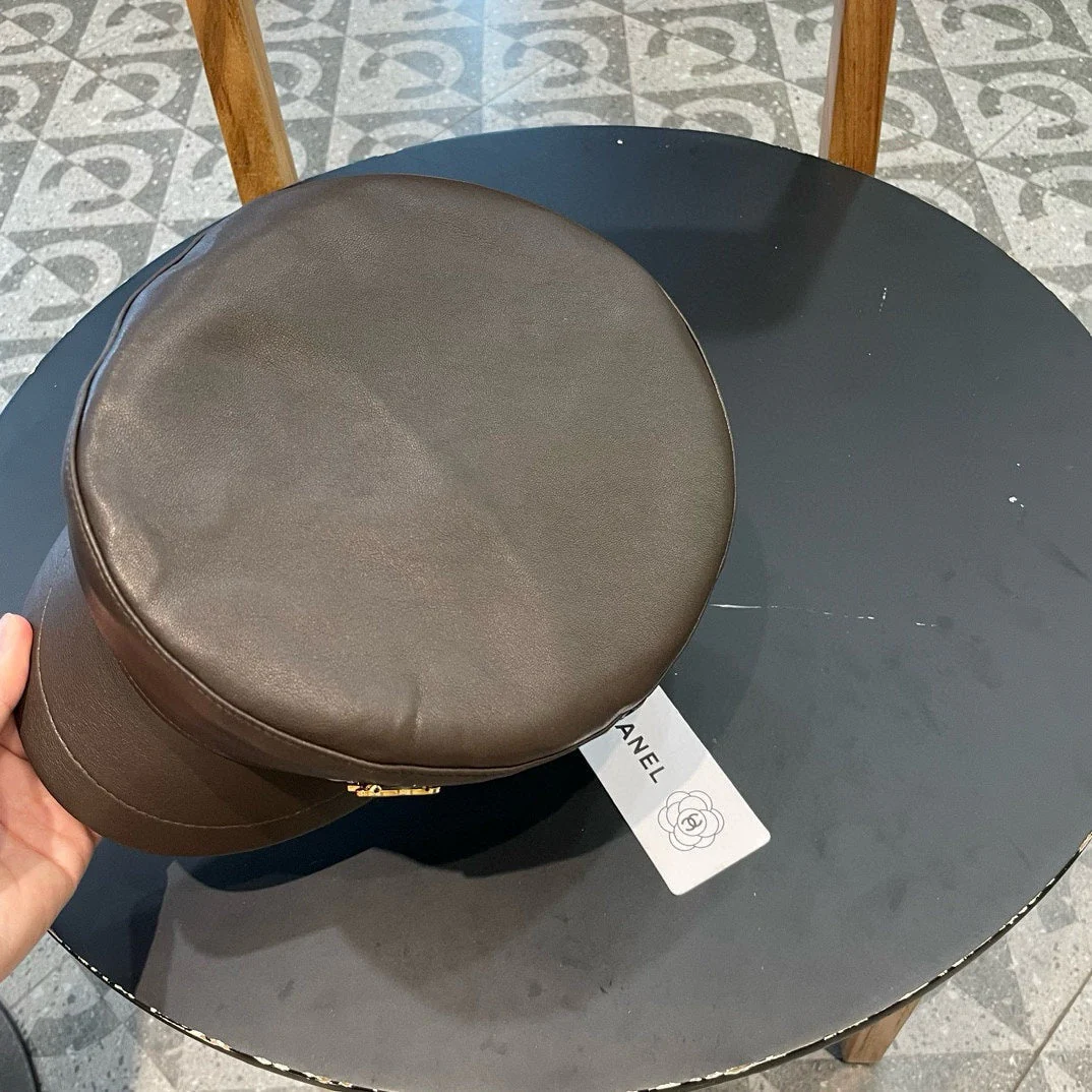 NEWSBOY CAP IN CHOCOLATE BROWN CALFSKIN 421105
