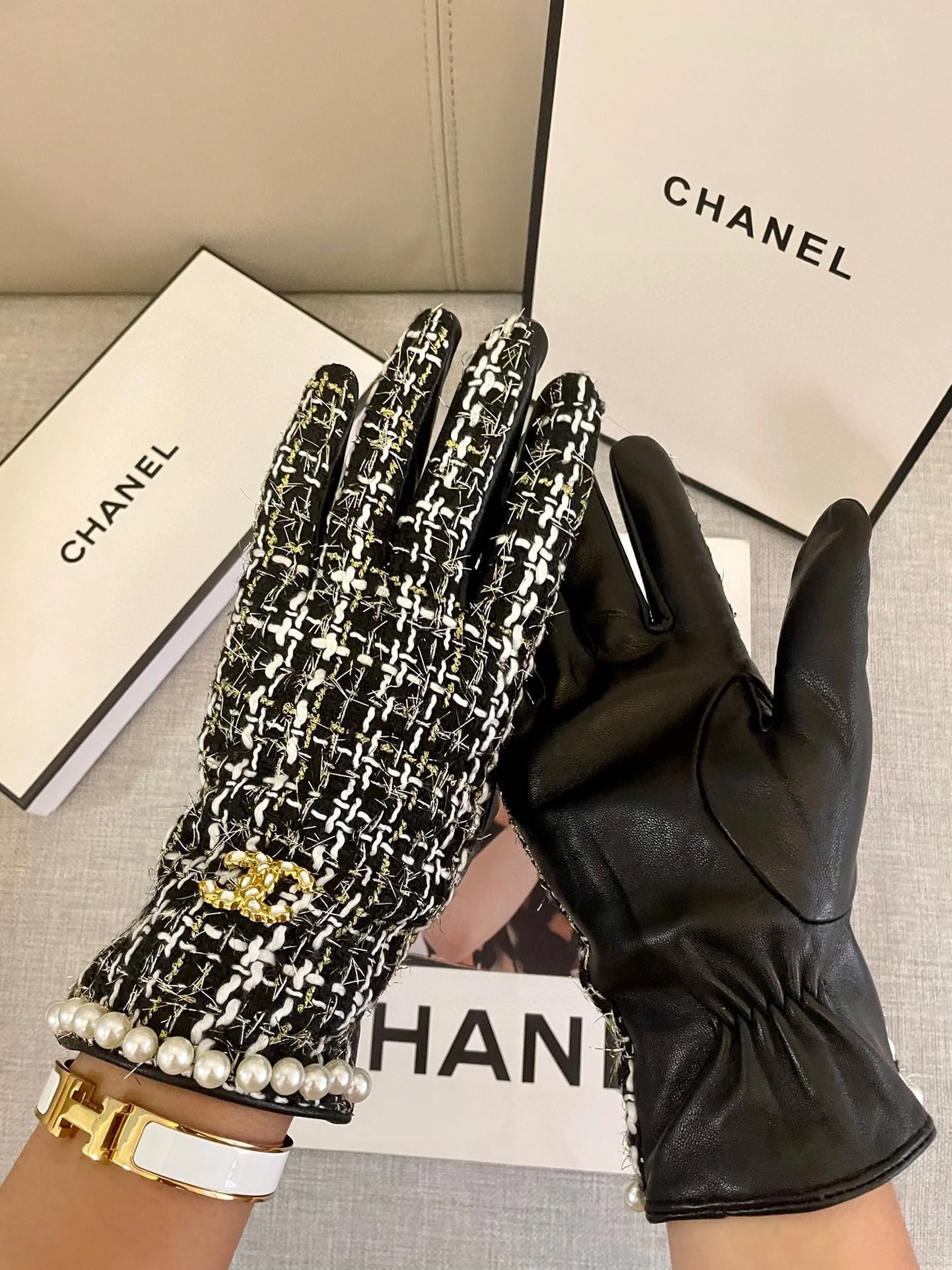 GLOVES IN BLACK MIX WHITE WOOL TWEED AND SHEEPSKIN 463846