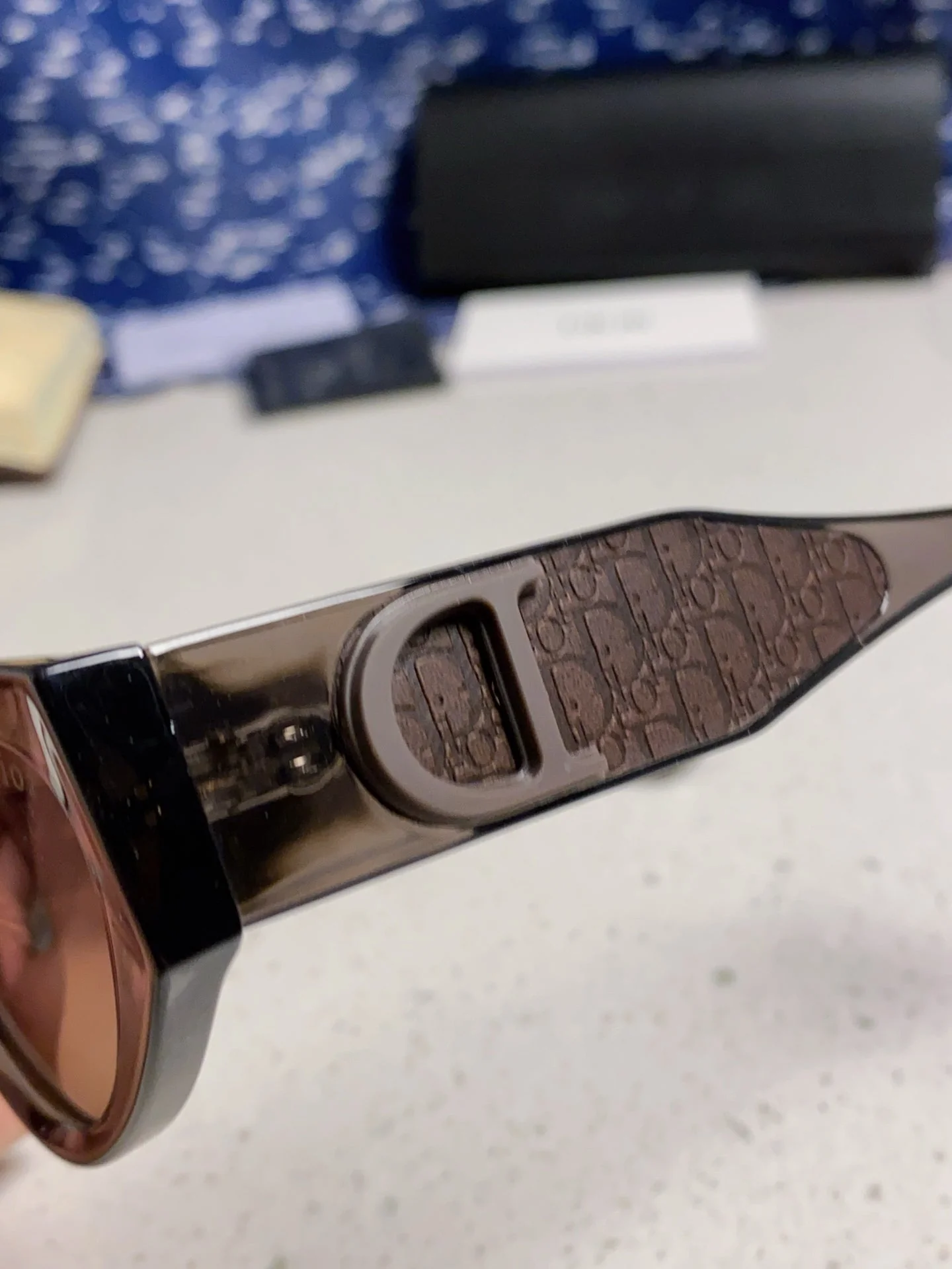 MONTAIGNE SUNGLASS 578112 IN BROWN ACETATE