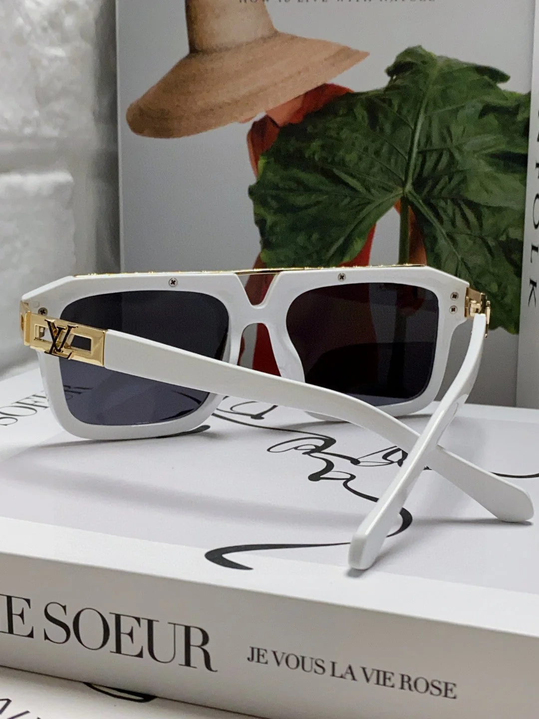 MASCOT PILOT SQUARE SUNGLASS 581377 IN WHTIE ACETATE GOLD METAL