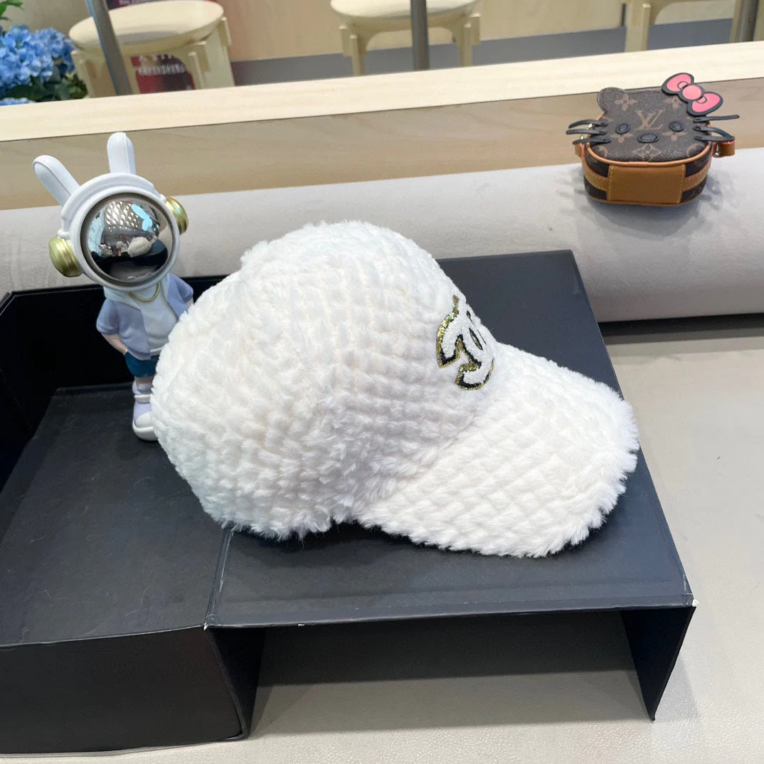 BASEBALL CAP IN WHITE FLEECE 431372