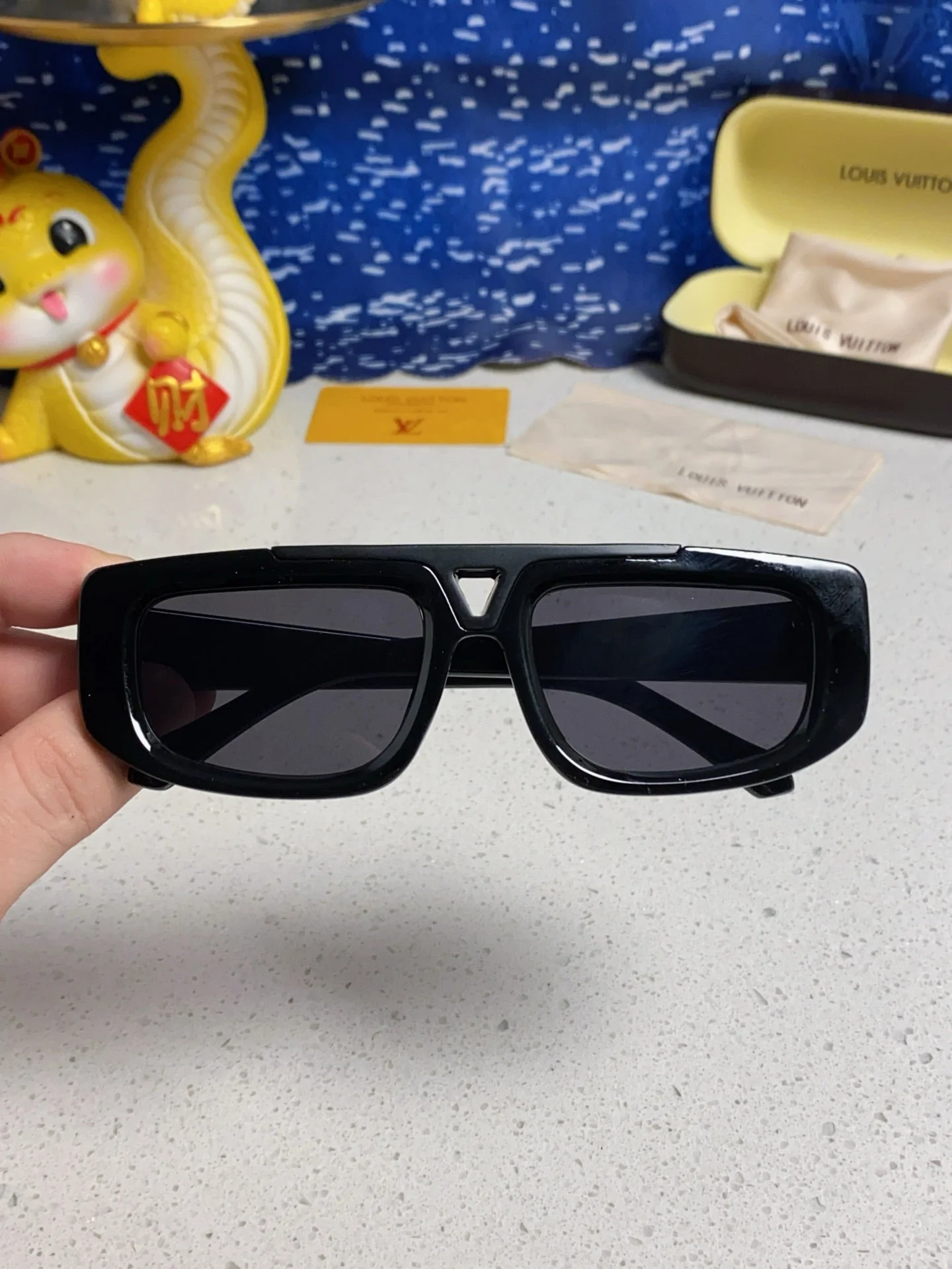 CLASH PILOT SUNGLASSES 567481 IN BLACK ACTETE