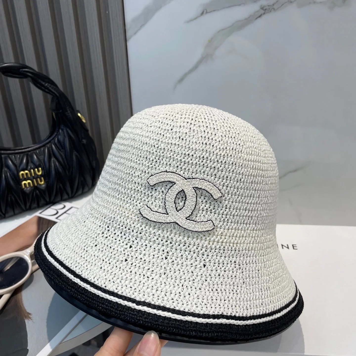 STRAW BUCKET HAT IN WHITE 672972