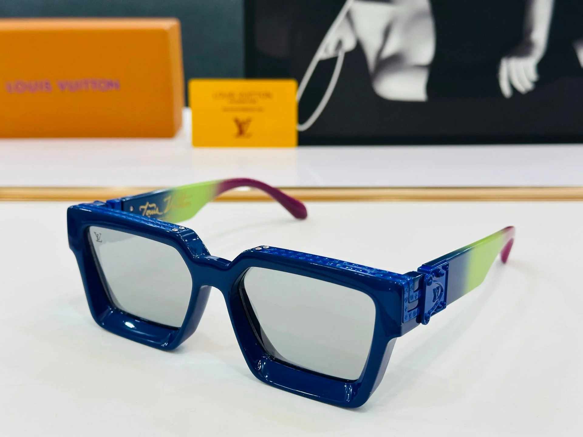 RECTANGLE SUNGLASSES 574802 IN ACETATE