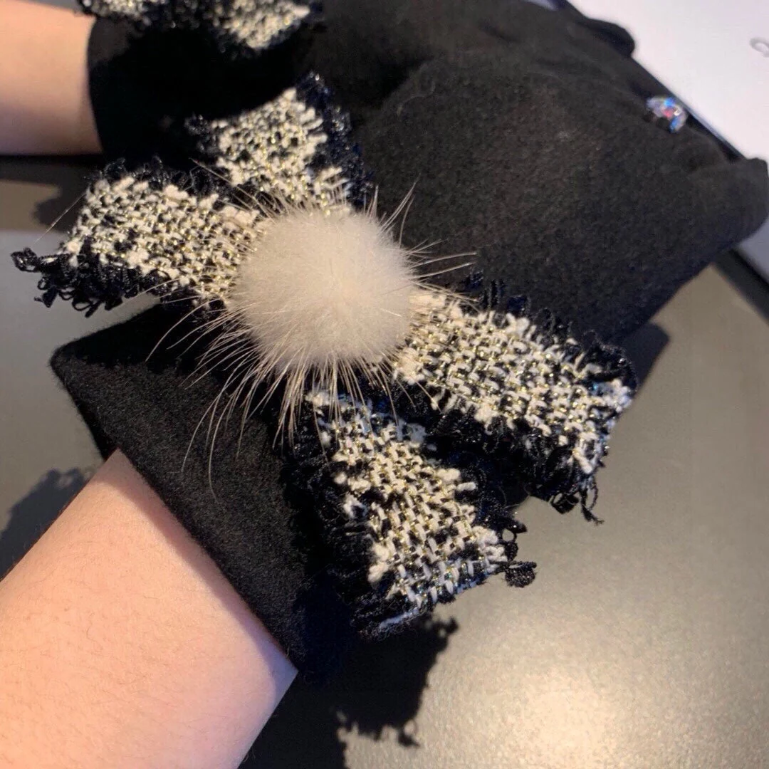 GLOVES IN BLACK WOOL 420536