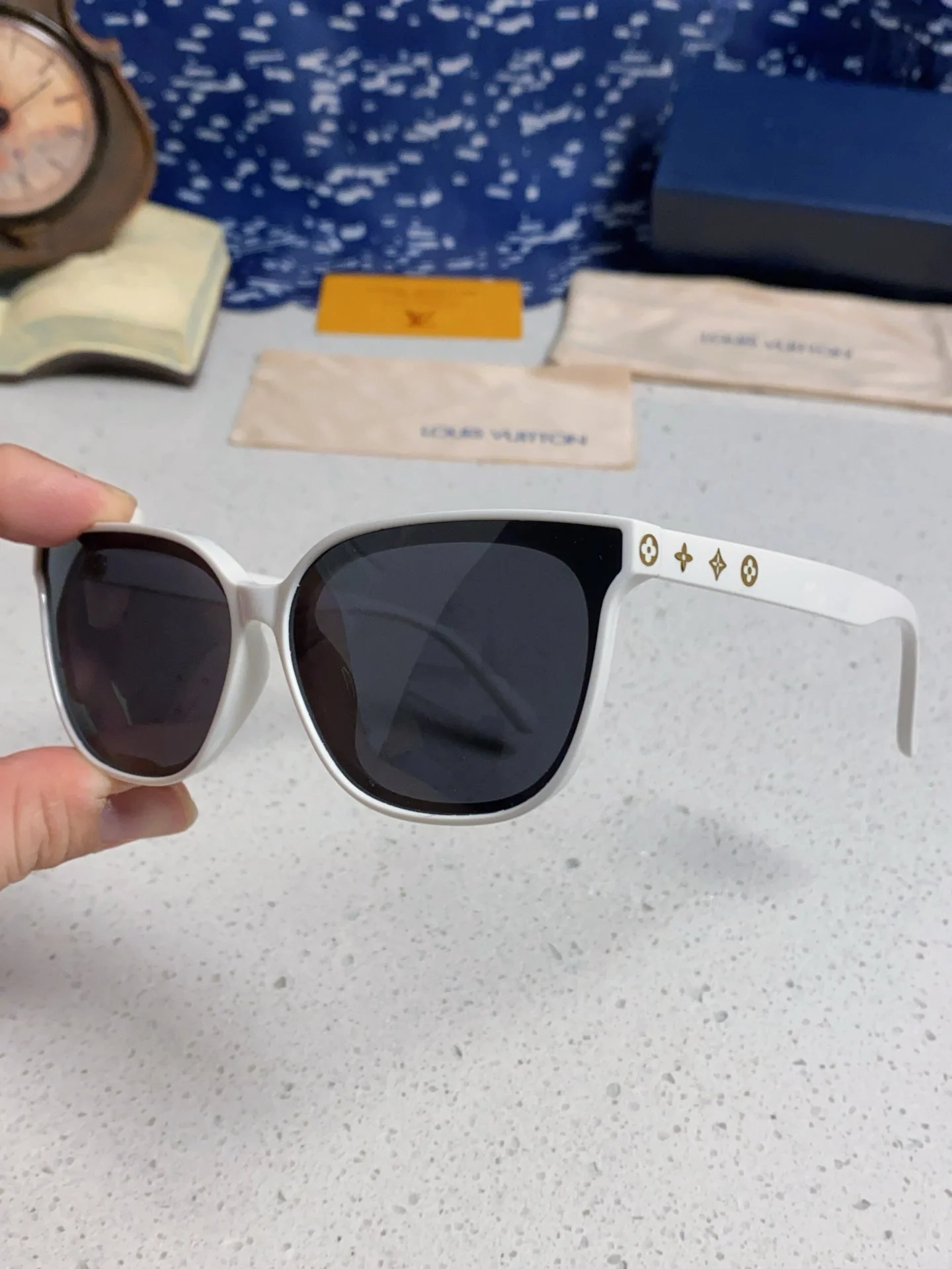 CAT EYE SUNGLASSES 571651 IN WHITE ACETATE