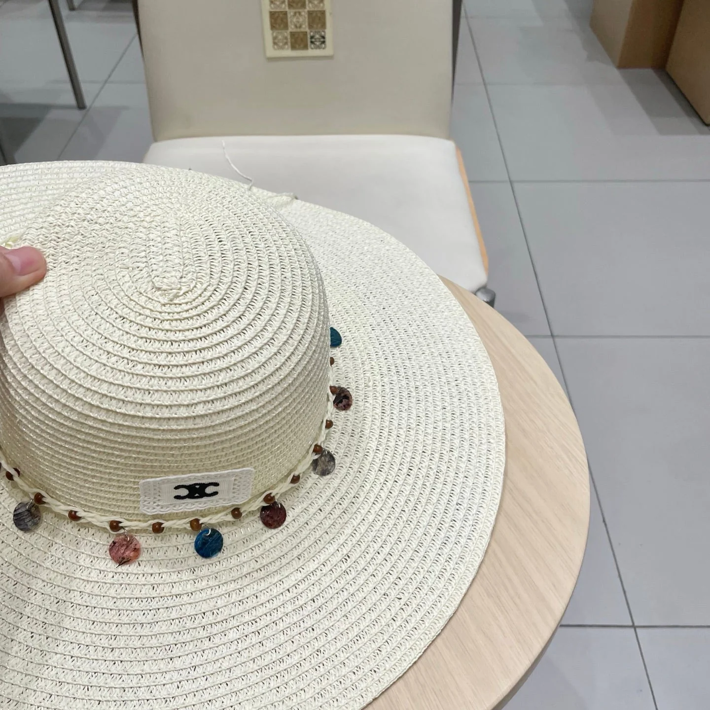 WIDE BRIM HAT MODEL 652186 IN WHITE WOVEN STRAW