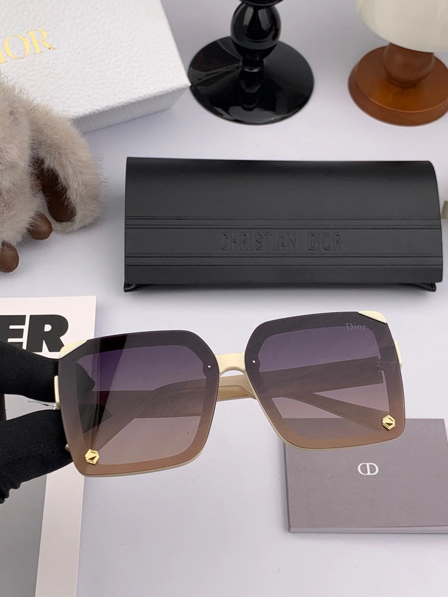 MONTAIGNE SUNGLASS D7191 IN ACETATE