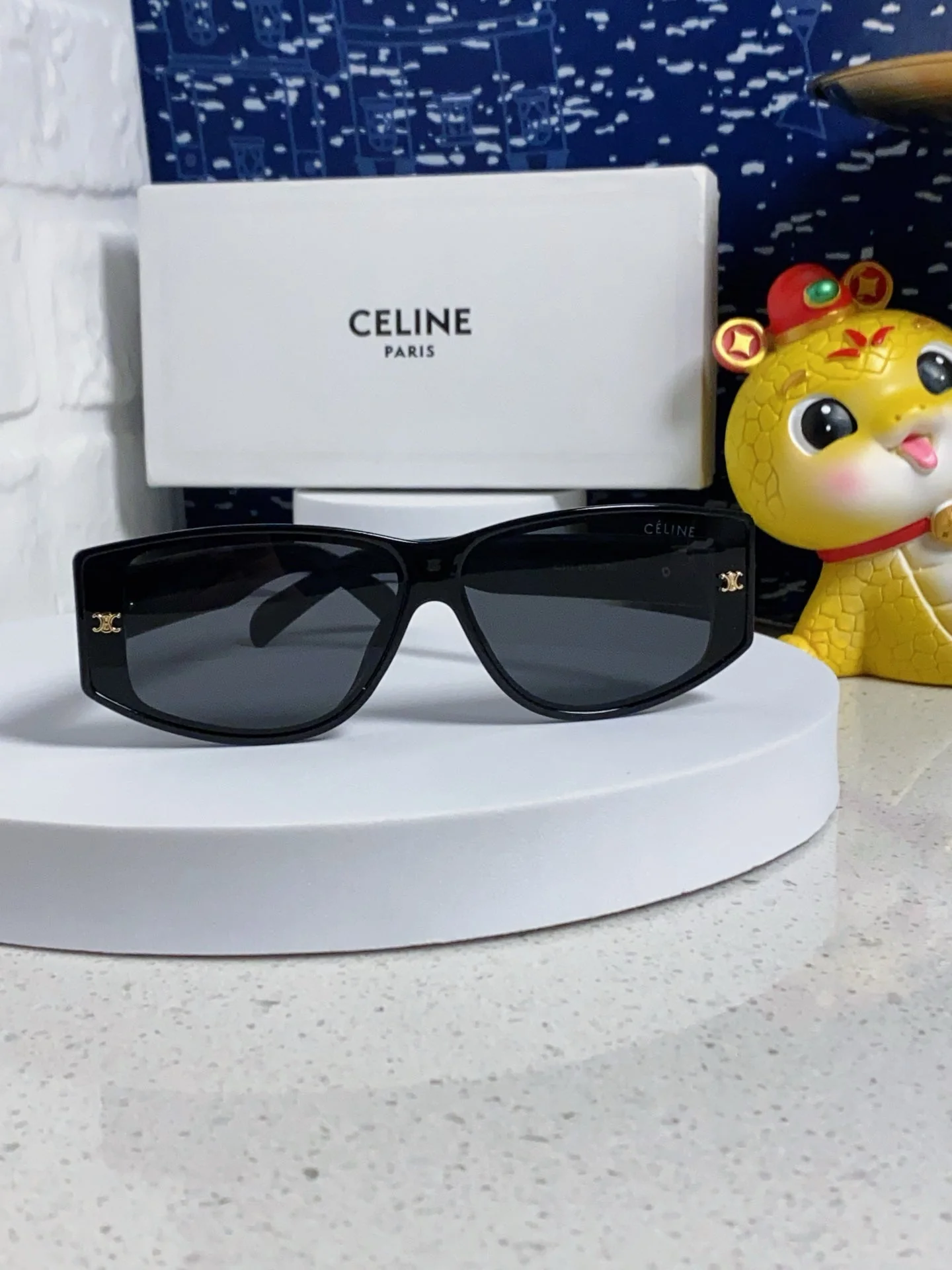 TRIOMPHE SUNGLASS 533220 IN BLACK ACETATE GOLD LOGO