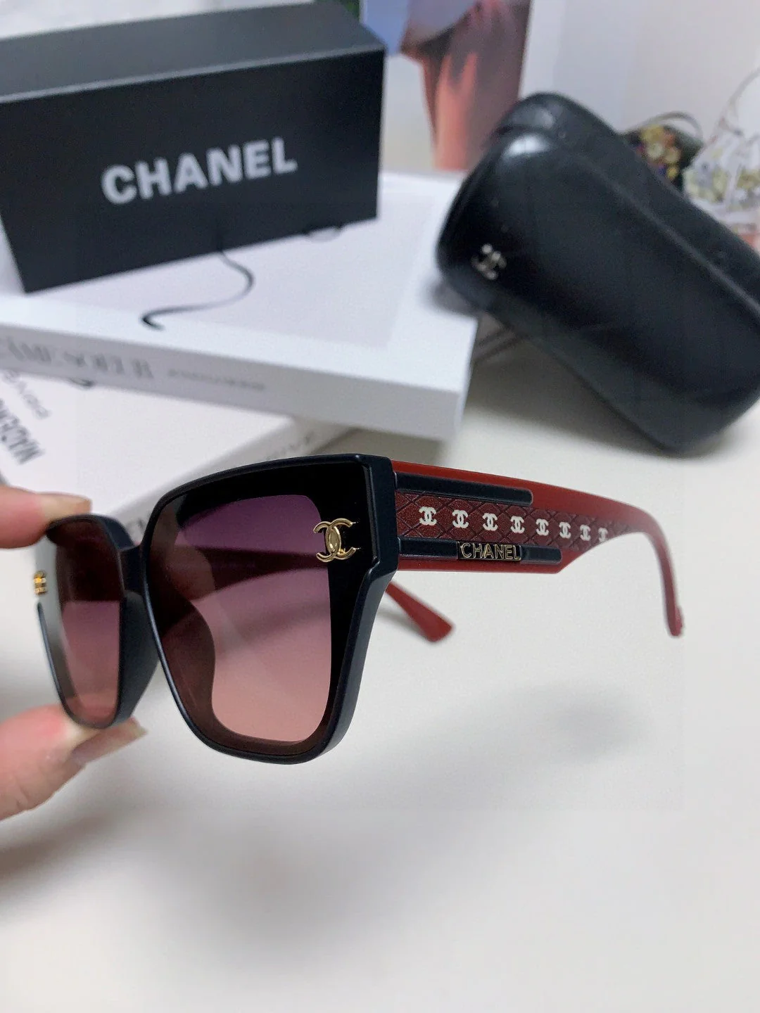 SQUARE SUNGLASSES 632894 IN RED ACETATE