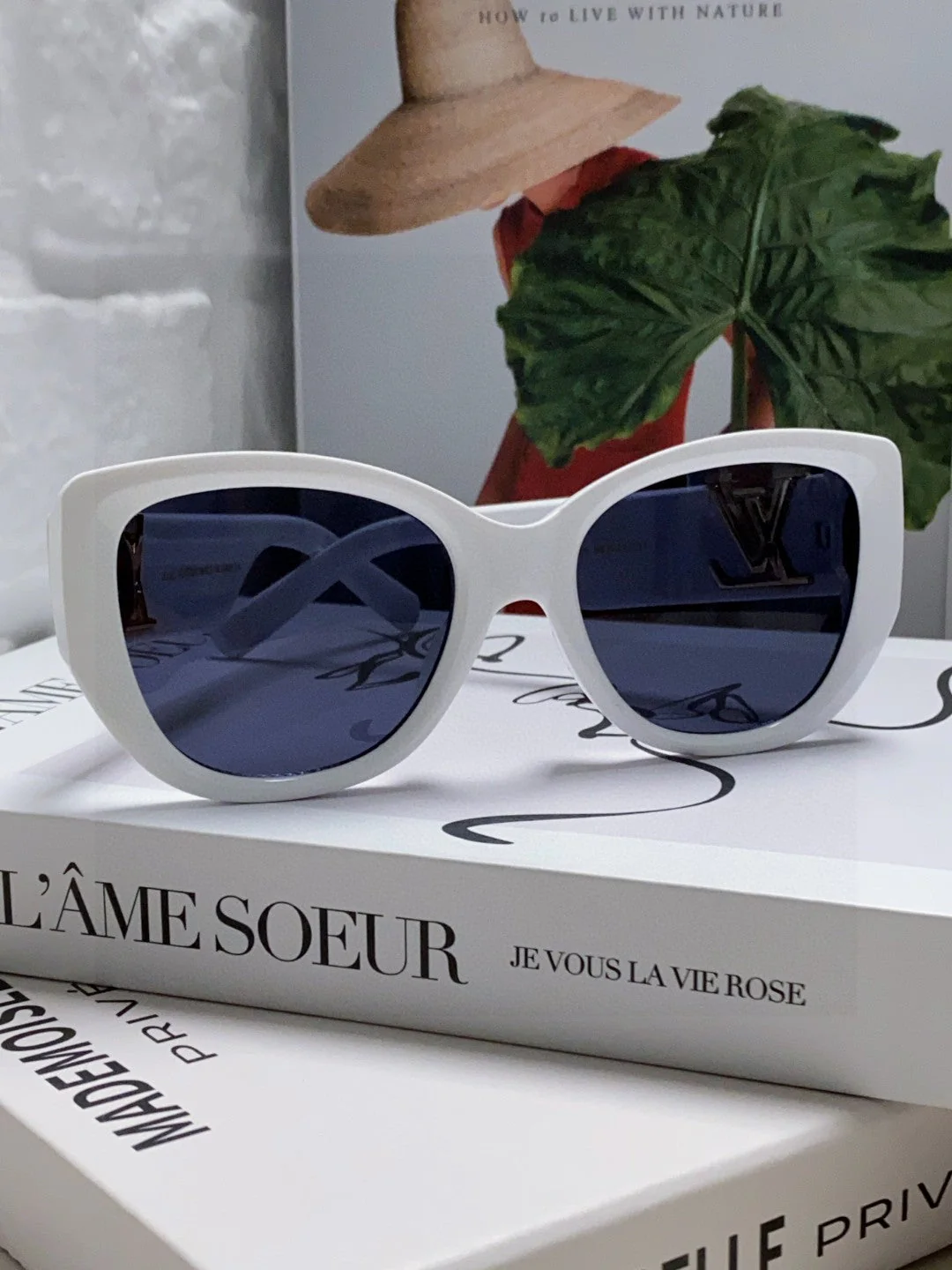 ICON CAT EYE SUNGLASSES 570248 IN WHITE ACETATE