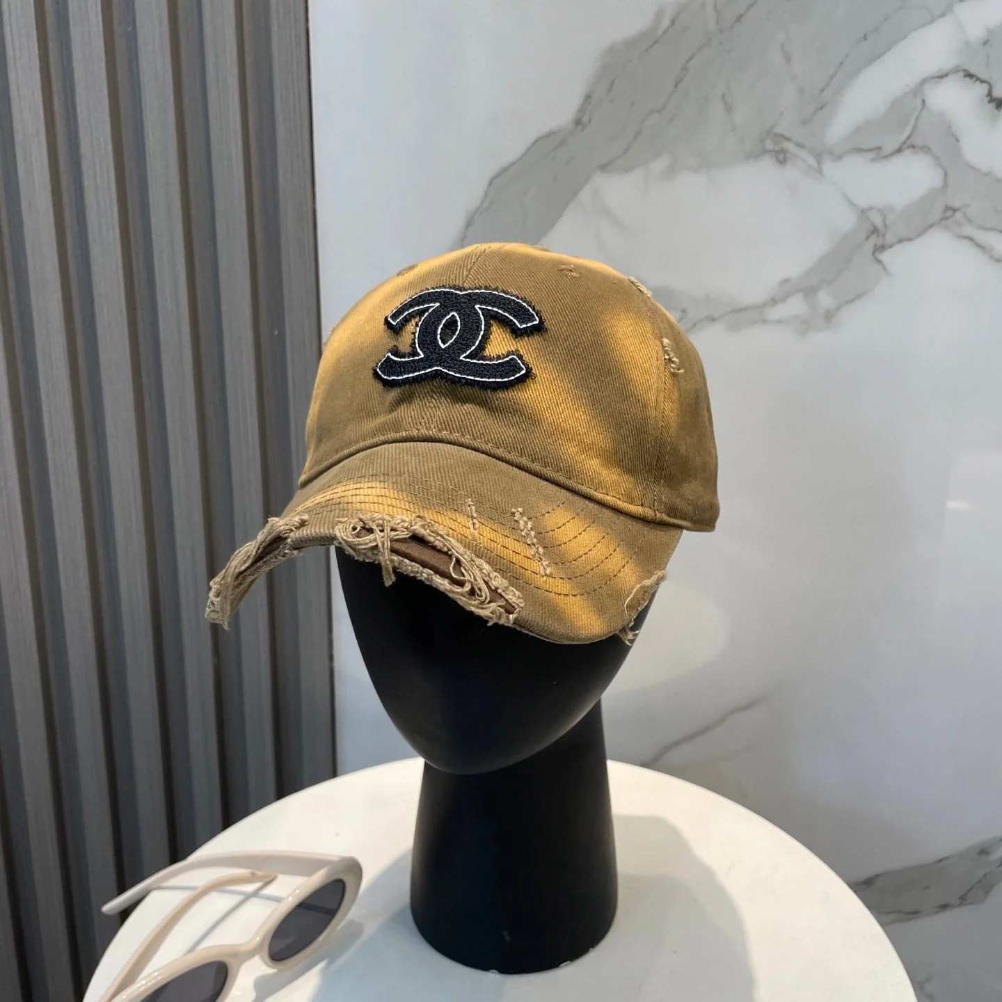 BASEBALL HAT IN BROWN JEAN 672992