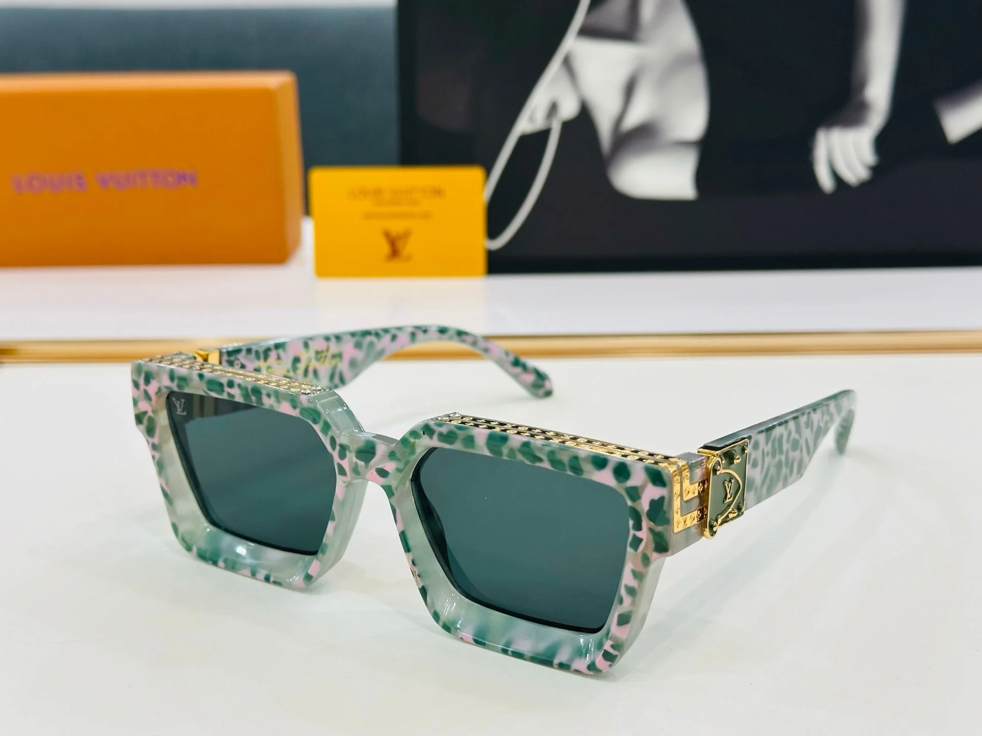 RECTANGLE SUNGLASSES 574801 IN ACETATE