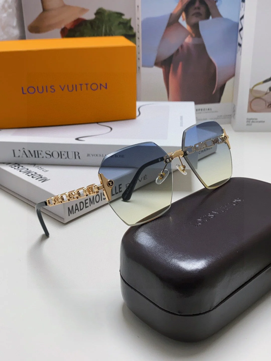 CHAIN SQUARE SUNGLASSES 570259 IN GOLD METAL GREY YELLOW SMOKE LENS