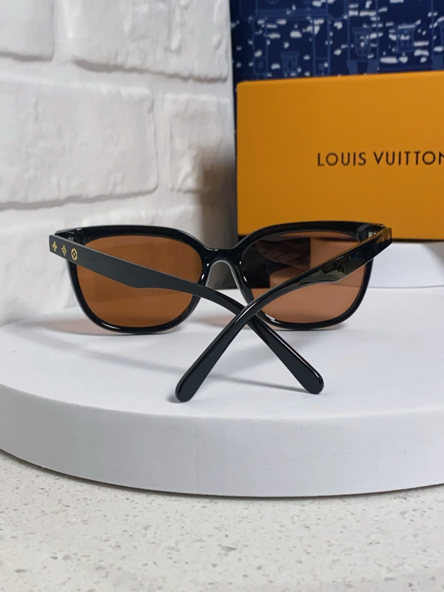 CAT EYE SUNGLASSES 571647 IN BLACK ACETATE BROWN LENS