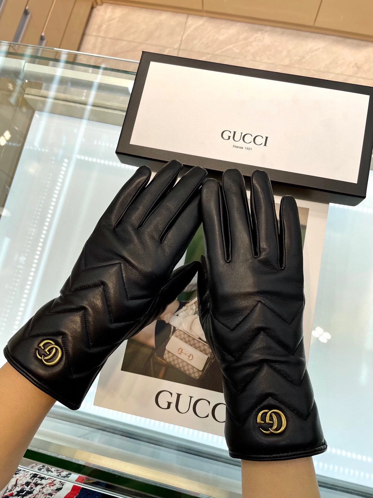MARMONT GLOVES IN BLACK LAMBSKIN 463844