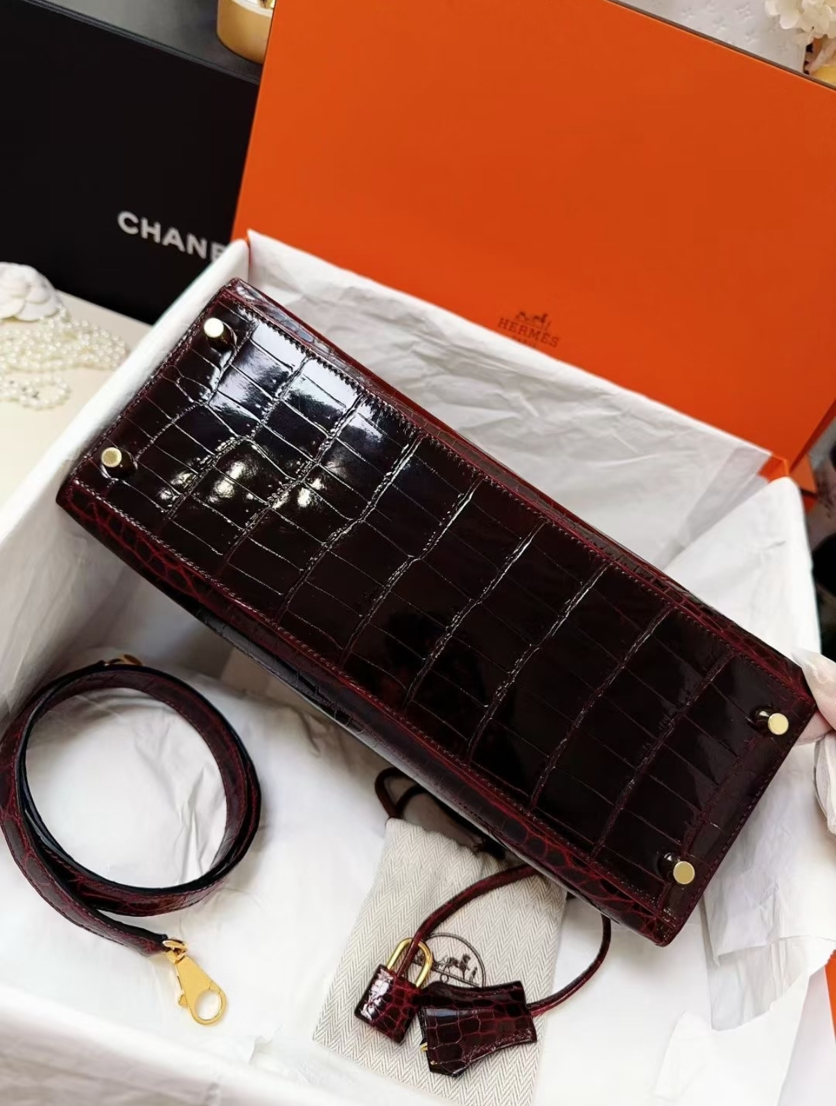 Kelly 28 Bordeaux Red crocodile leather