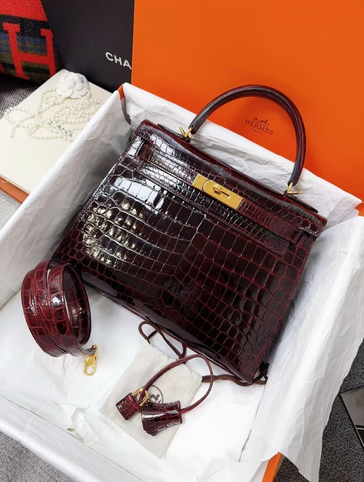 Kelly 28 Bordeaux Red crocodile leather