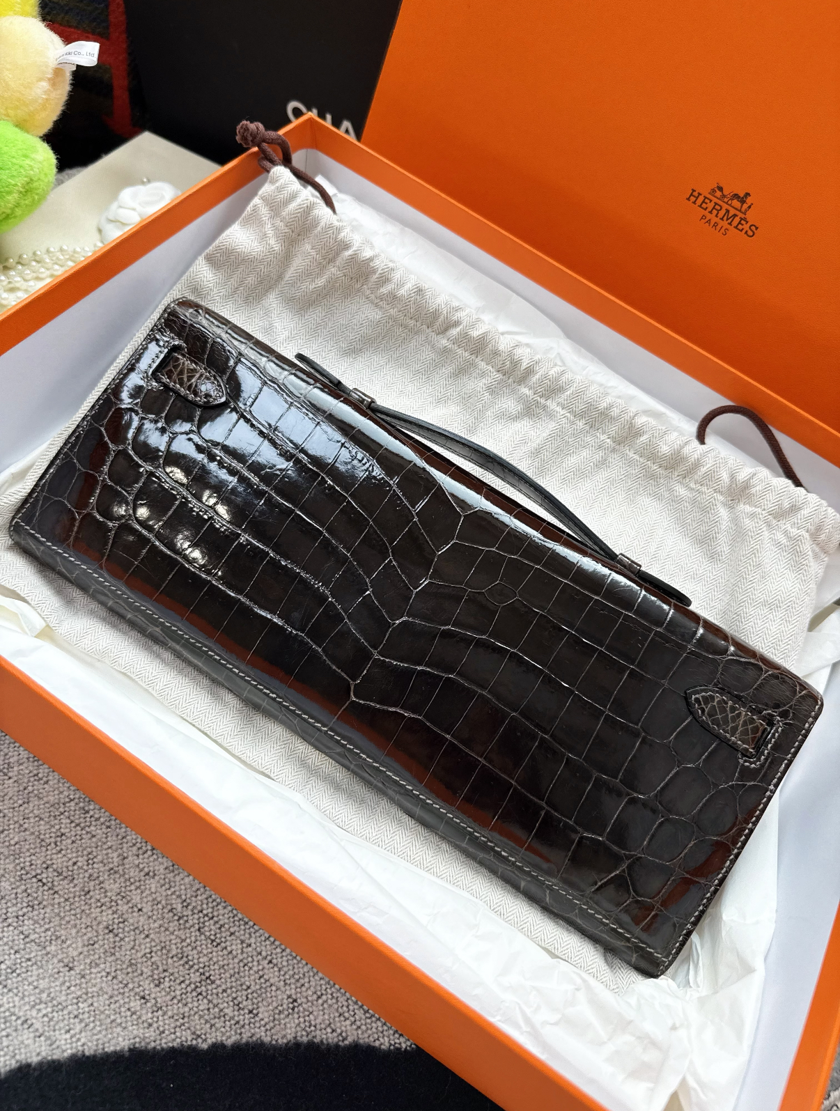 Kelly cut shiny crocodile leather