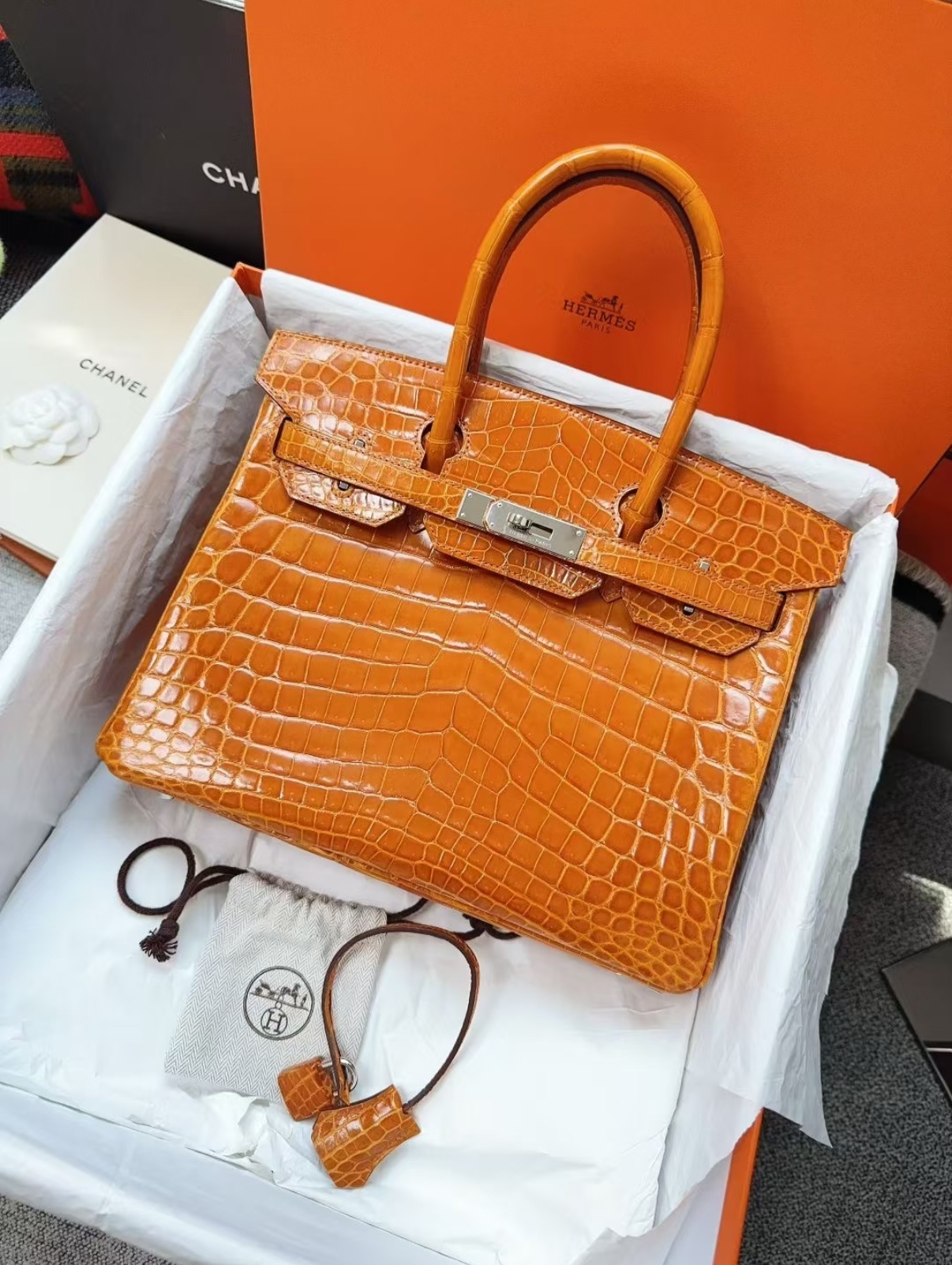 Birkin 25-30 Ginger Shiny Crocodile Leather