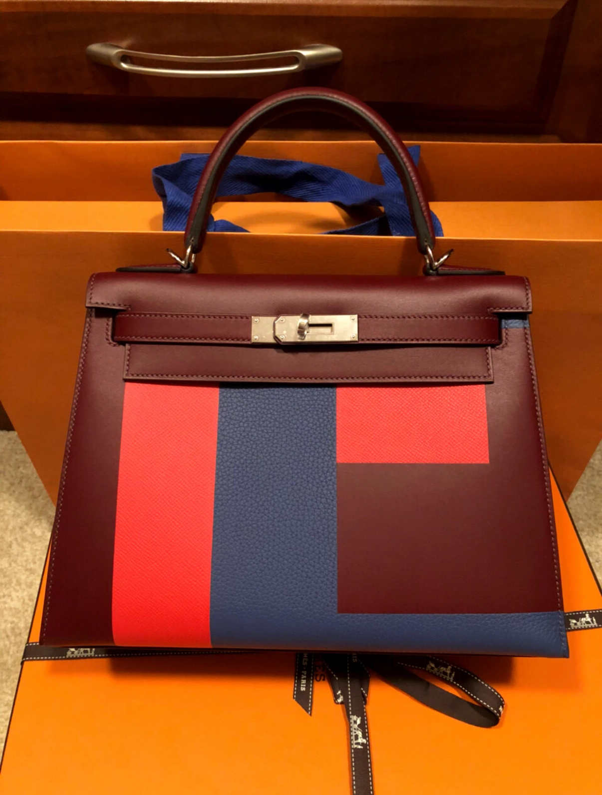 Kelly 28-32 Letter Bag E Wine Red Custom