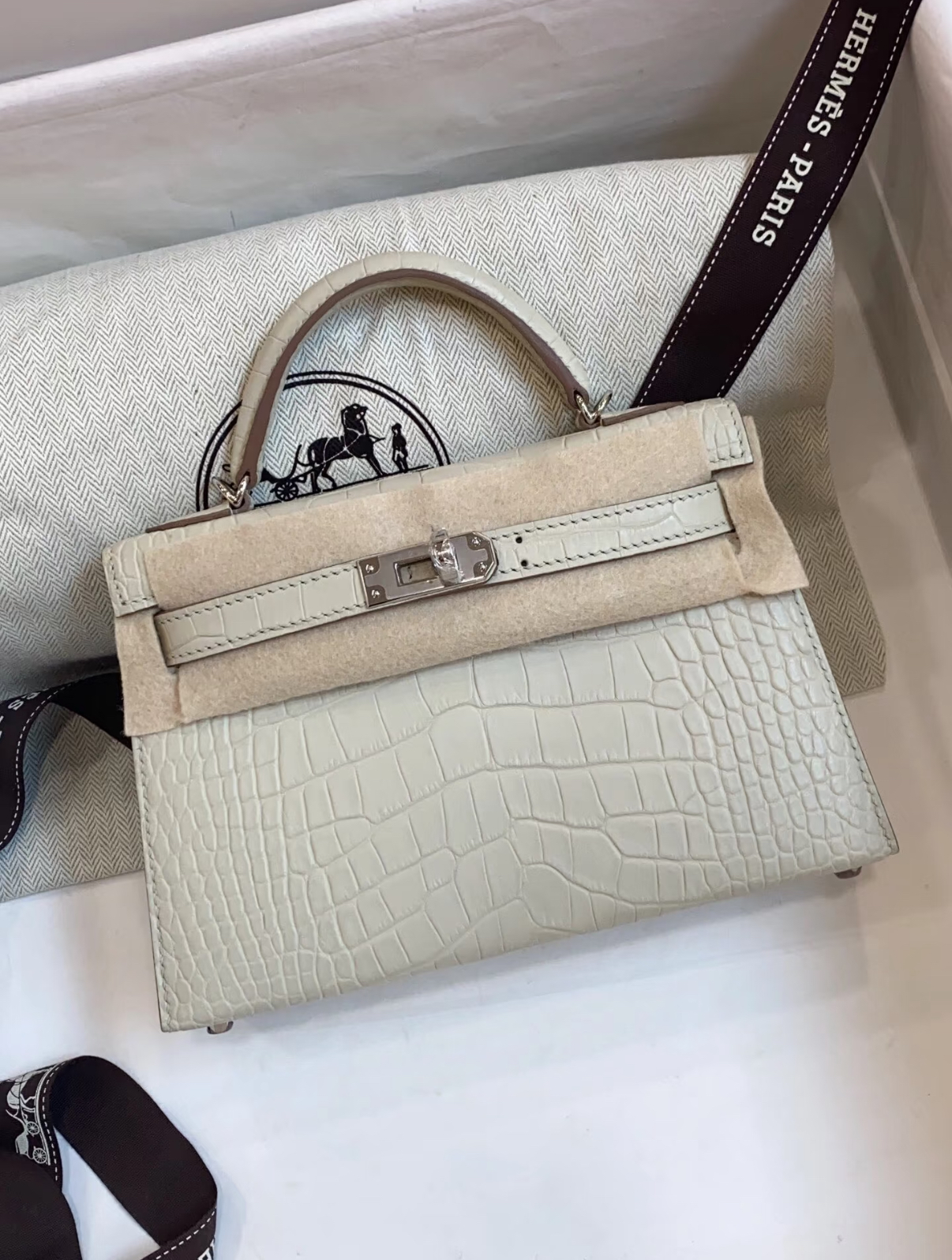 Kelly II 19cm Glacier White American crocodile leather