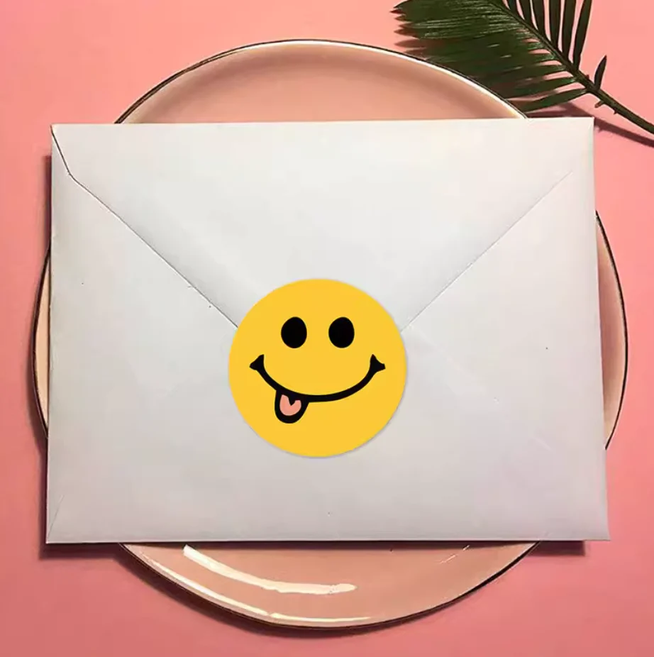 Cartoon Face Sticker Roll - Kawaii Smile Labels for Gift Wrap, Bakery & Takeout Packaging